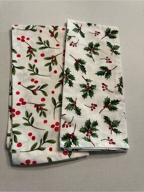 Holiday Holly & Berry Cotton Tea Towels - White & Green